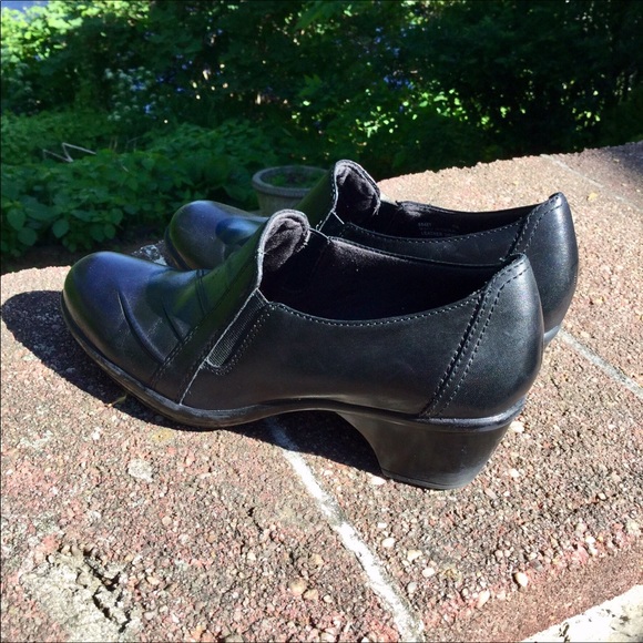 Clarks Shoes Black Slip On Size 7M - Picture 3 of 8